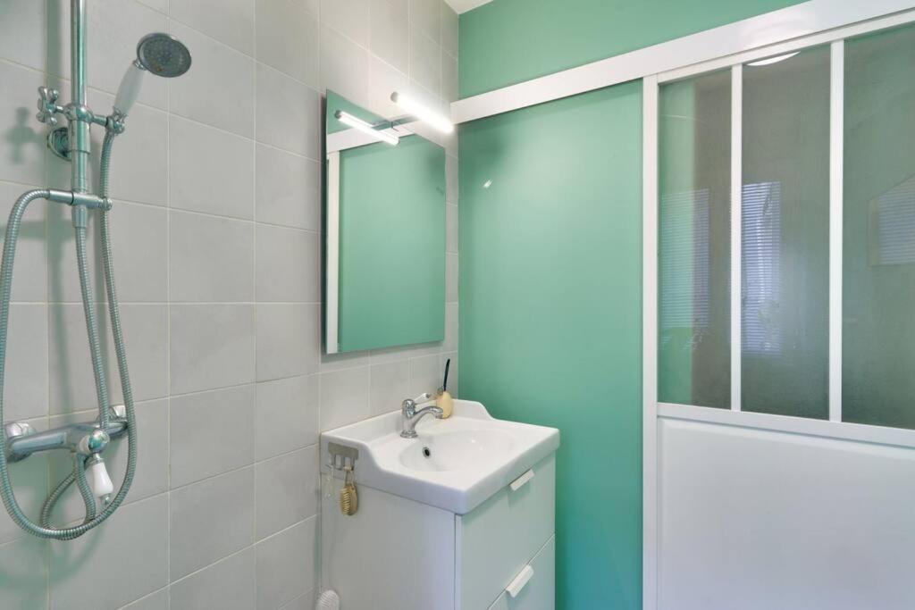 Appartement Calme A Buttes-chaumont Parijs