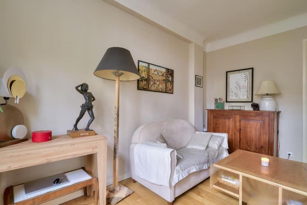 Calme A Buttes-chaumont Appartement Parijs