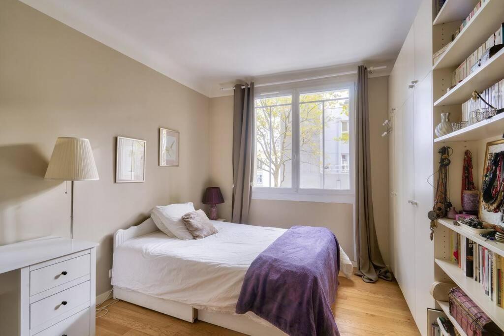 Appartement Calme A Buttes-chaumont Parijs